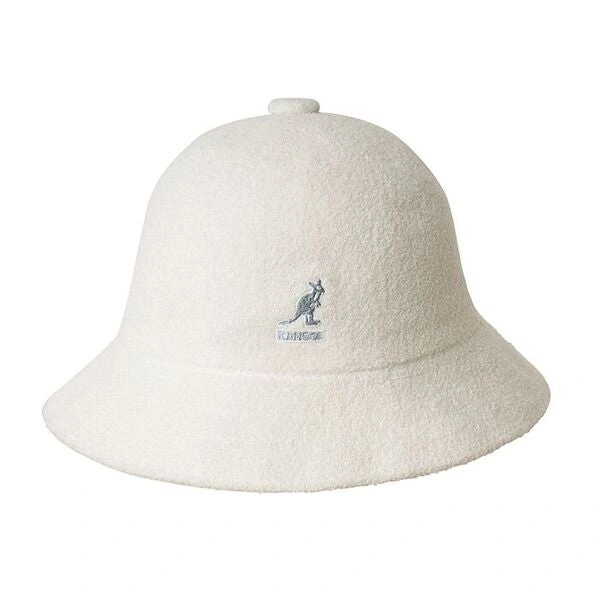 Kangol 0397BC Bermuda Casual Beyaz: Yazın Rüzgarı Tarzınla Dans Ediyor!